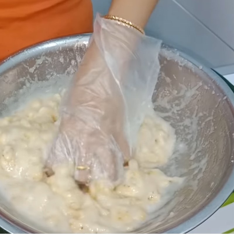 Bước 3 Trộn bột bánh Bánh chuối gạo lứt hấp