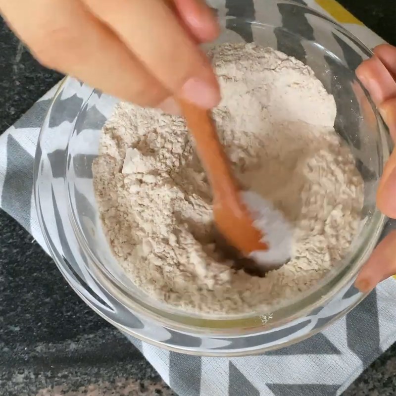 Bước 3 Trộn bột bánh Bánh mì xoài từ bột mì nguyên cám