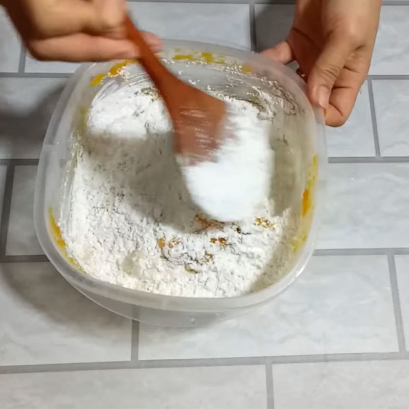 Bước 2 Trộn bột bánh Bánh bí đỏ nhân đậu đỏ cuộn