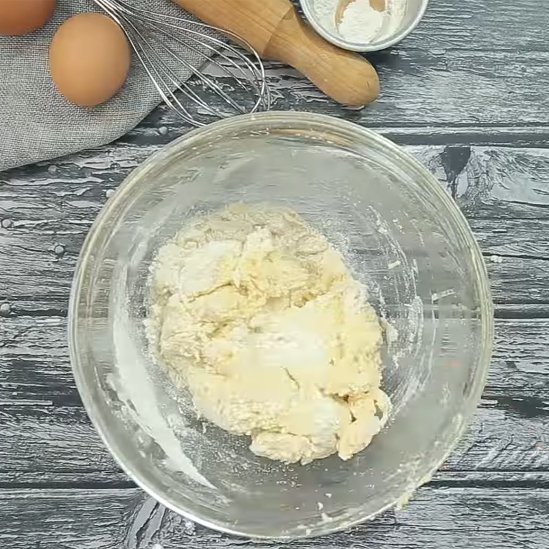 Bước 1 Trộn bột bánh Bánh mì ngọt nhân hạt sen