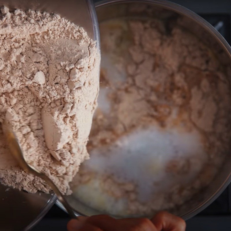 Bước 1 Trộn bột vỏ bánh Bánh su gạo lứt