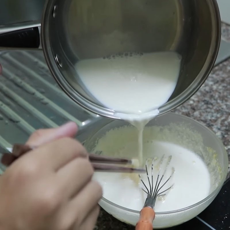 Bước 2 Trộn hỗn hợp sữa Bánh rán doremon nhân socola