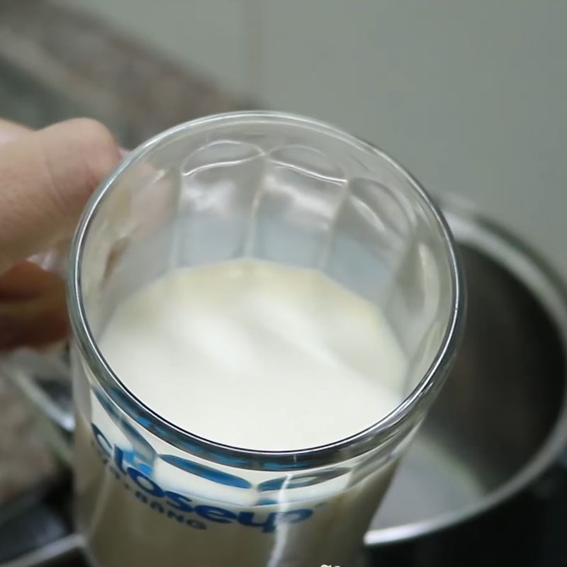 Bước 2 Trộn hỗn hợp sữa Bánh rán doremon nhân socola