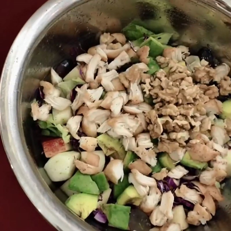Bước 5 Trộn salad Salad gà hạt óc chó
