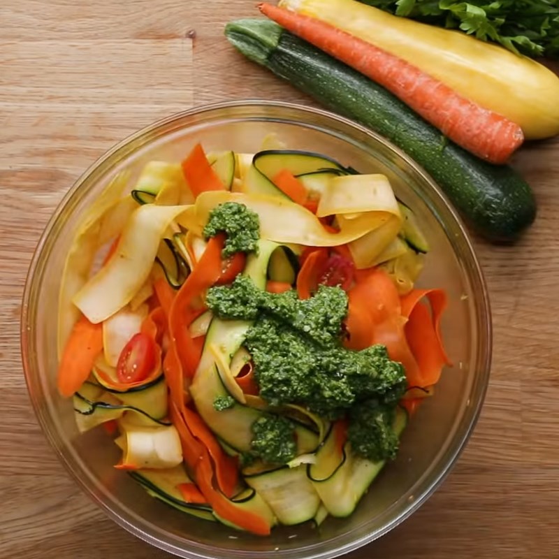 Bước 3 Trộn salad Salad pesto rau củ