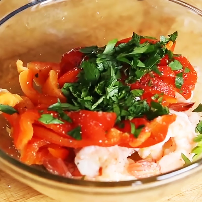 Bước 3 Trộn salad Salad ớt chuông tôm