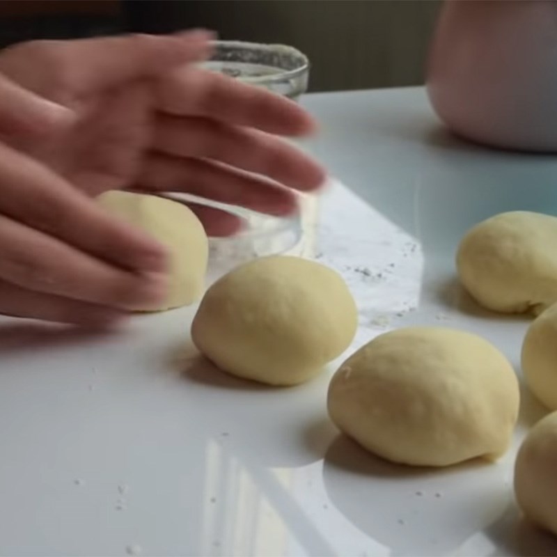 Bước 3 Vê bột và tạo hình bánh Bánh bao chiên nước Đài Loan