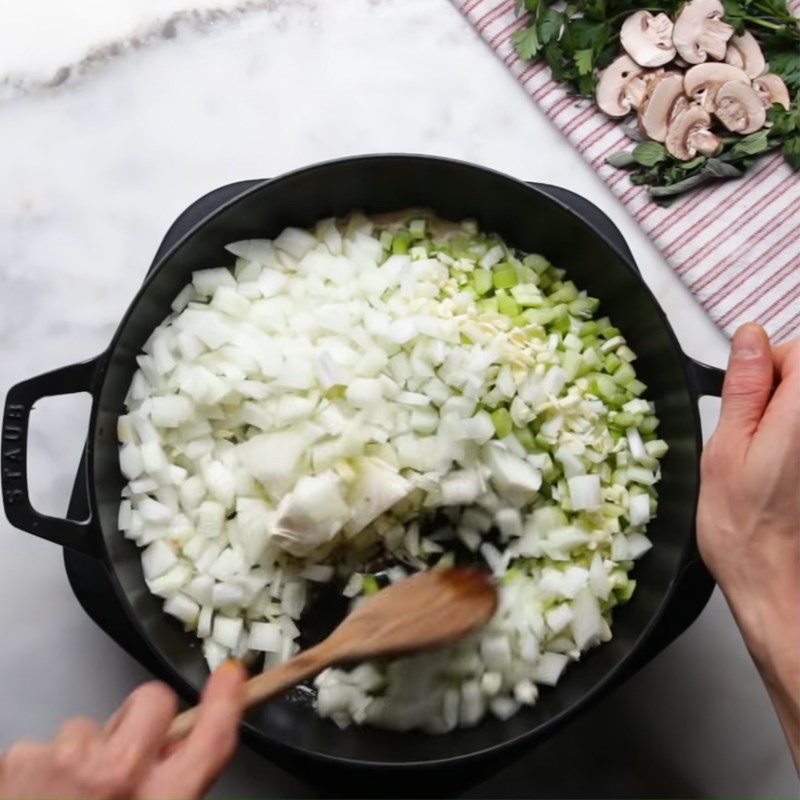 Bước 2 Xào nhân nấm cải xoăn Stuffing nấm và cải xoăn - Mushroom kale