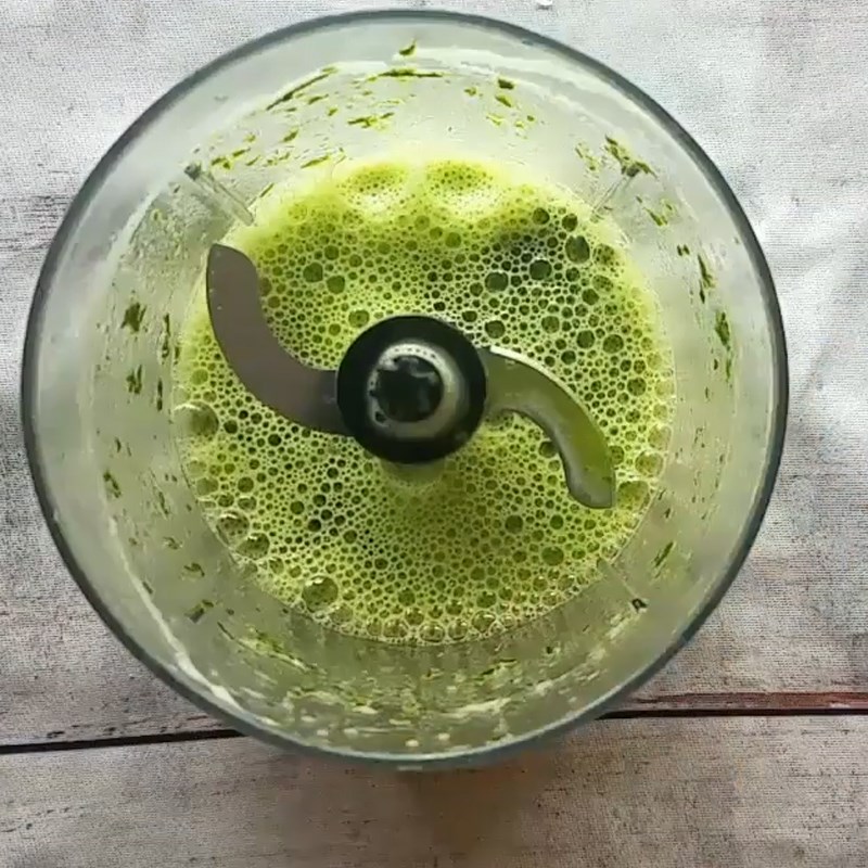 Bước 2 Xay lá dứa Xôi cuộn 3 màu