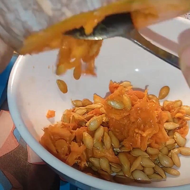 Lấy phần ruột bí