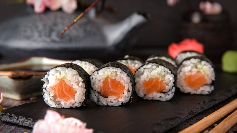 Sushi c&oacute; thể chứa thủy ng&acirc;n v&agrave; những chất độc hại
