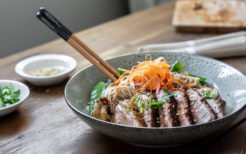 Mì soba vịt sốt teriyaki