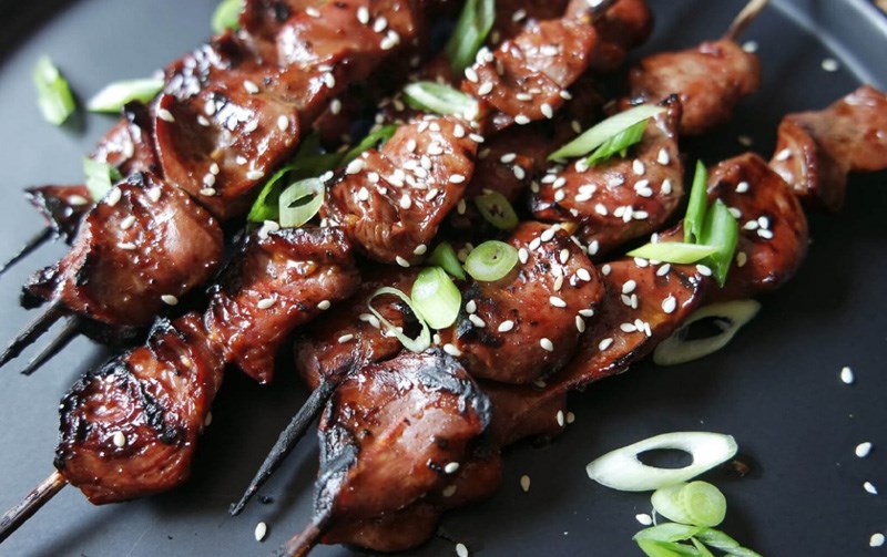 Yakitori gà nướng xiên que Nhật Bản