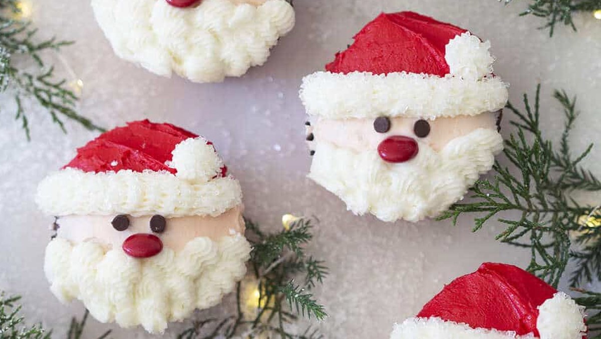 Cách làm bánh cupcake ông già noel dễ thương cho ngày Giáng Sinh