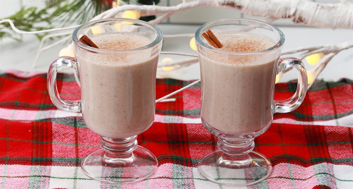 Eggnog: Thưởng thức một ly eggnog đặc trưng vào mùa lễ hội giáng sinh thực sự là một trải nghiệm tuyệt vời. Hãy xem hình ảnh liên quan để cảm nhận được sự đặc biệt và hấp dẫn của đồ uống đầy hương vị này.