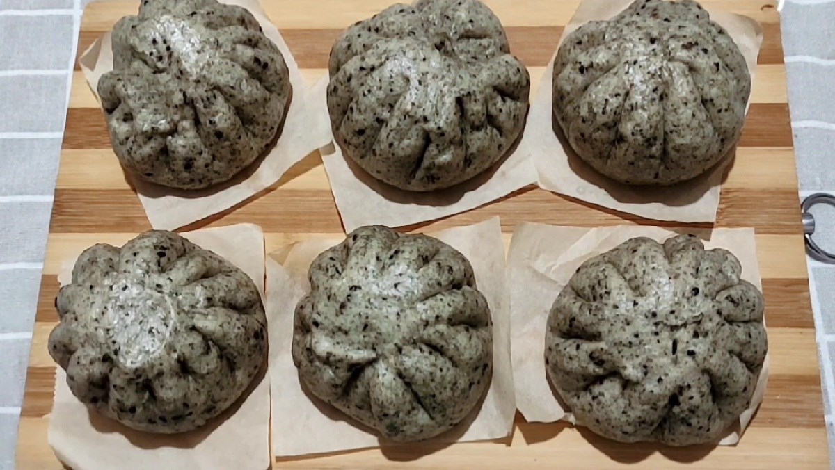 Cách làm bánh bao mè đen nhân đậu xanh như thế nào?
