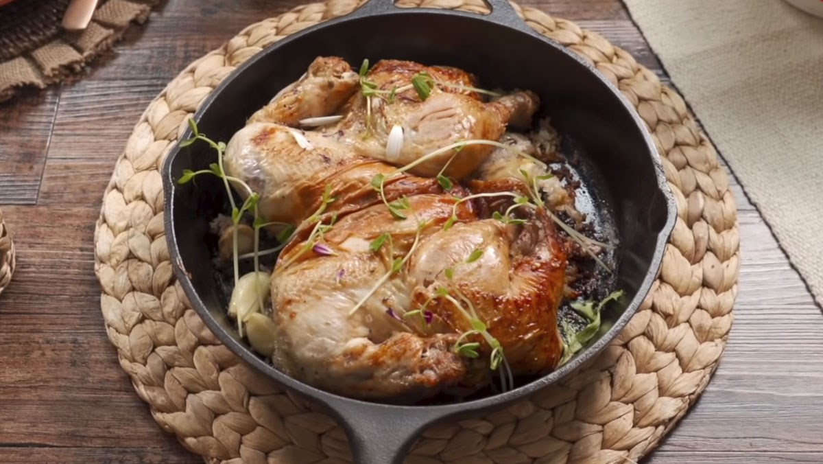 2 cách làm gà nướng nguyên con hấp dẫn thơm ngon và đơn giản tại nhà