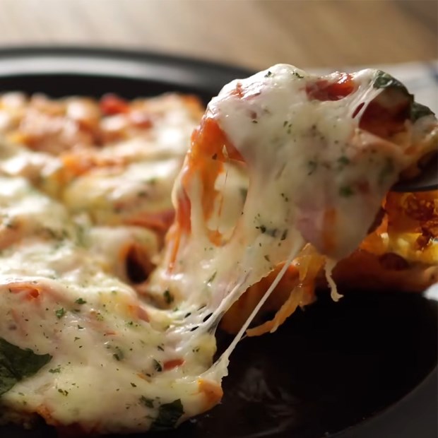 Cách làm bánh pizza bằng khoai tây không cần lò nướng
