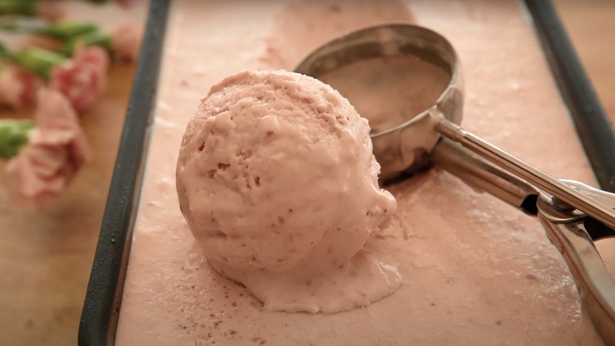 Kem dâu tây sữa béo