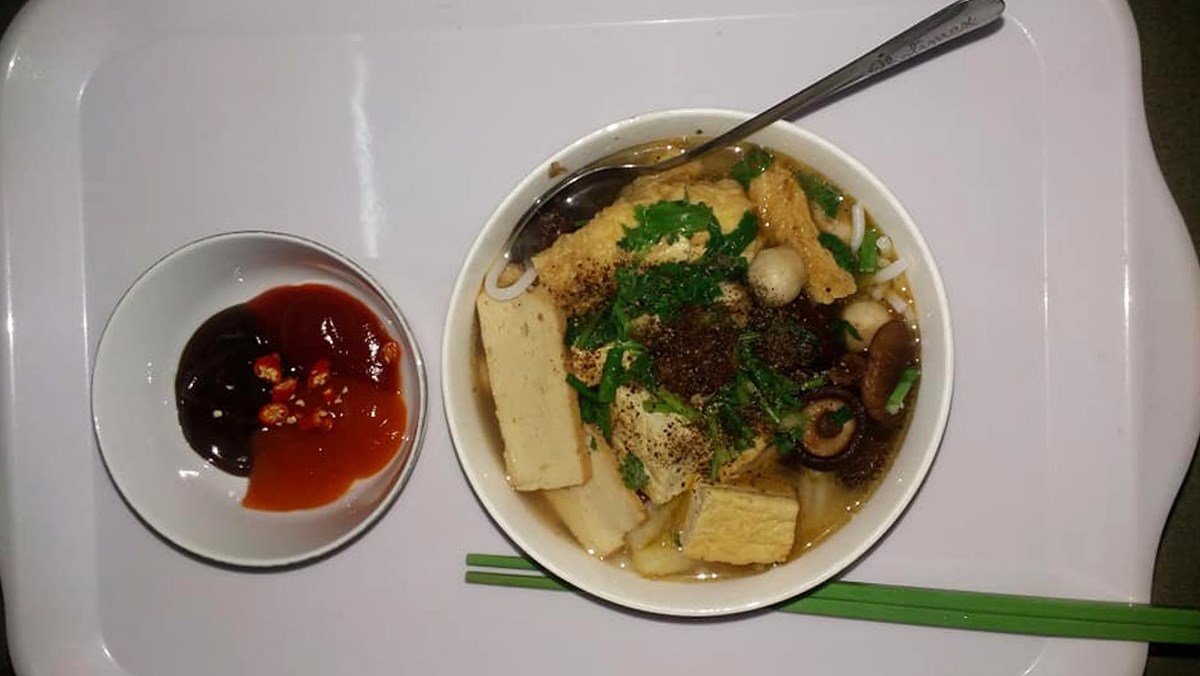 How to cook delicious vegetarian mushroom noodle soup for a day without meat and fish 2 Vegetarian Mushroom Noodle Soup