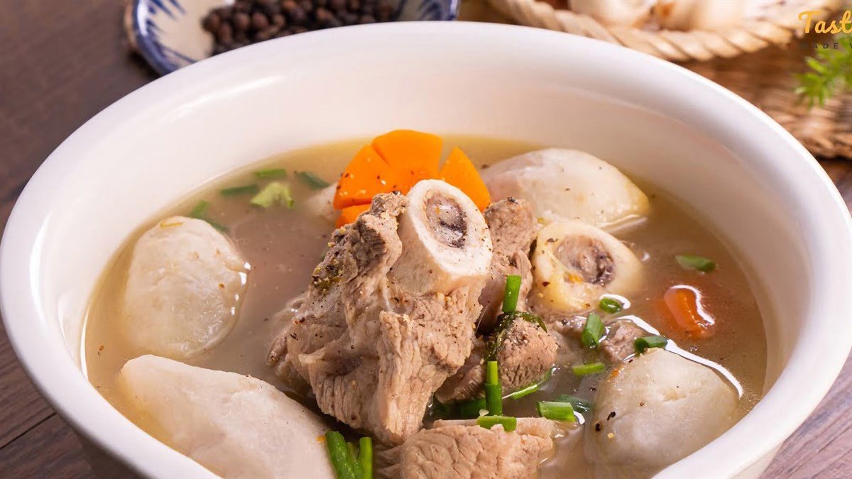 Canh khoai sọ nấu xương