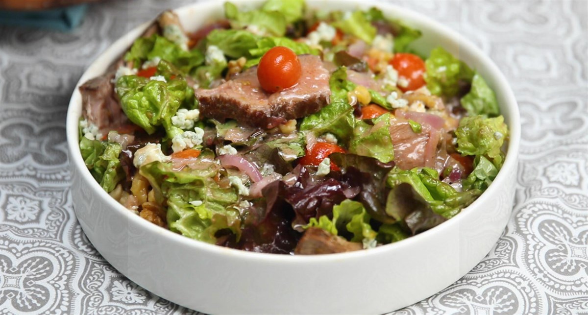 Salad thịt bò rau củ nướng