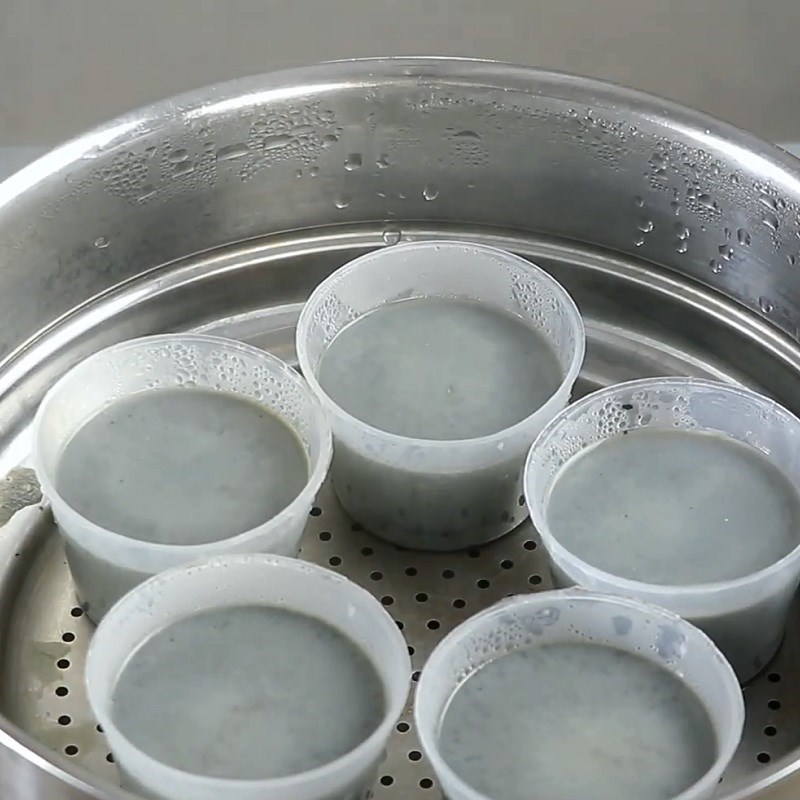 Bước 4 Đổ khuôn và hấp bánh Flan mè đen