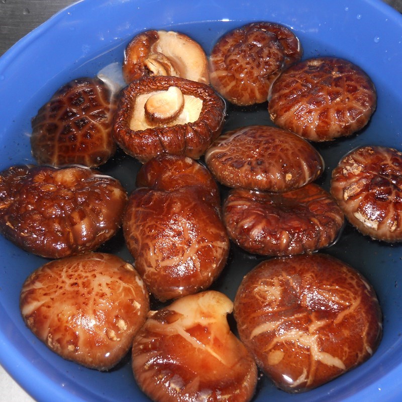 Bước 2 Sơ chế nguyên liệu khác Giò hầm đậu nành