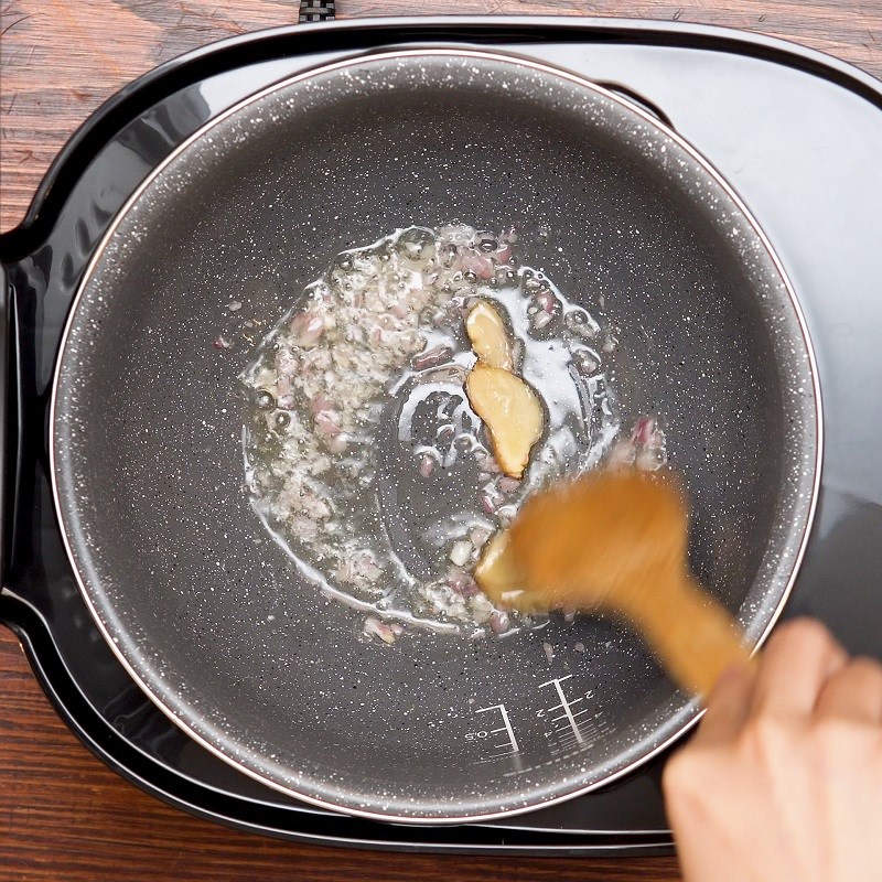 Bước 4 Hầm chân giò Giò hầm đậu nành