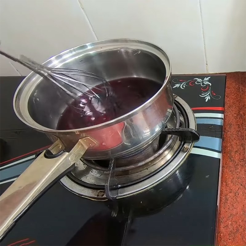 Bước 3 Nấu nước vỏ việt quất Sữa chua việt quất