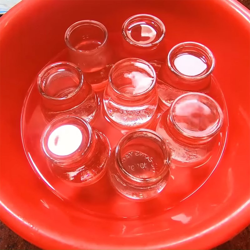Cách 1 Khử trùng hũ đựng Sữa chua việt quất