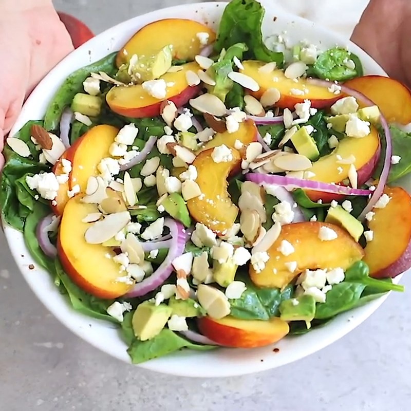 Bước 5 Thành phẩm Salad đào rau bina