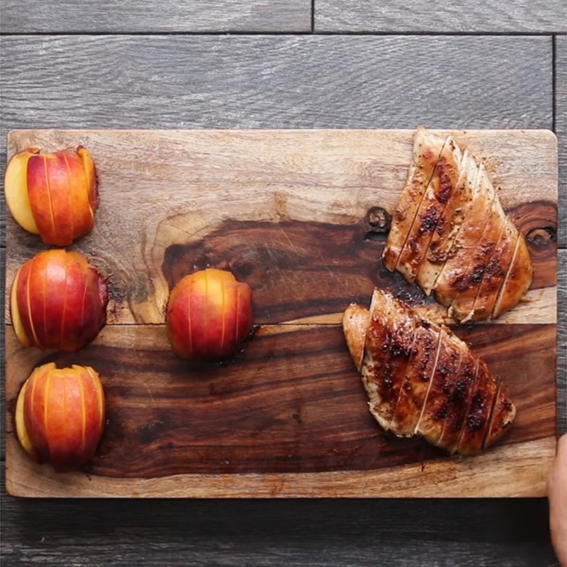 Bước 5 Cắt lát các nguyên liệu Salad đào nướng