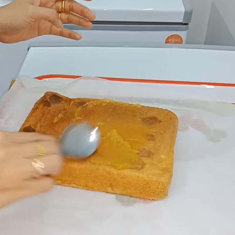 Bước 6 Cuộn bánh Bánh bông lan cuộn nhân khóm không cần lò nướng