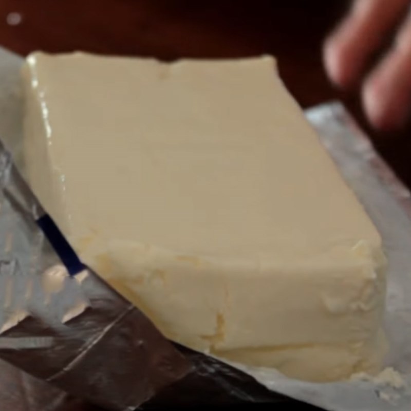 Bước 2 Đánh kem phô mai Cheesecake milo