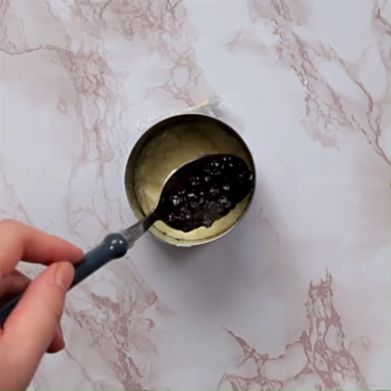 Bước 5 Đổ khuôn Bánh mousse việt quất chocolate
