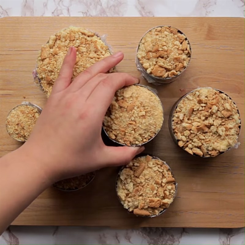 Bước 5 Đổ khuôn Bánh mousse việt quất chocolate