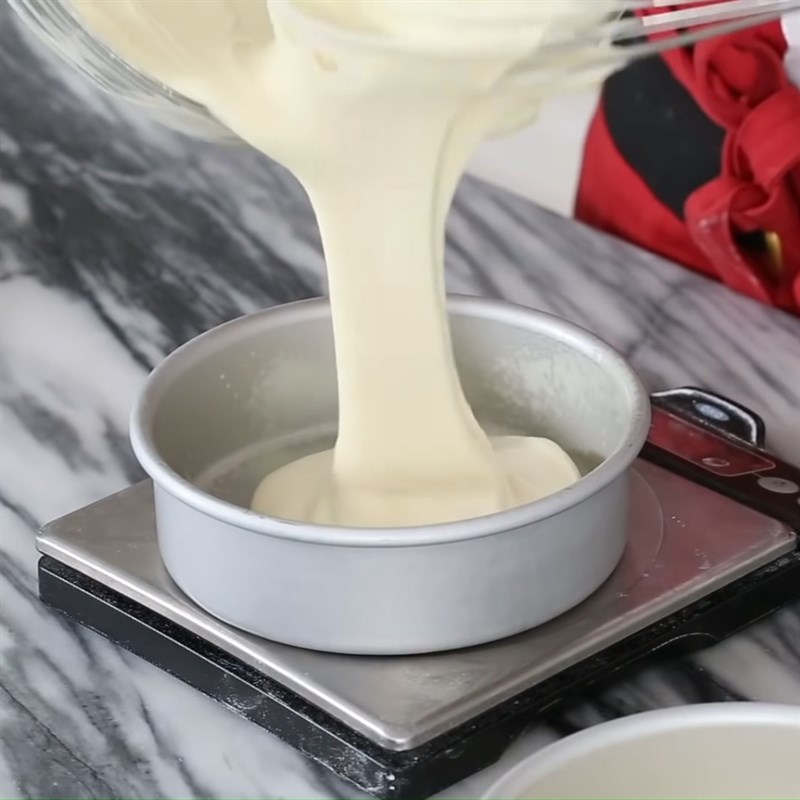 Bước 3 Đổ khuôn Bánh bông lan cây thông noel