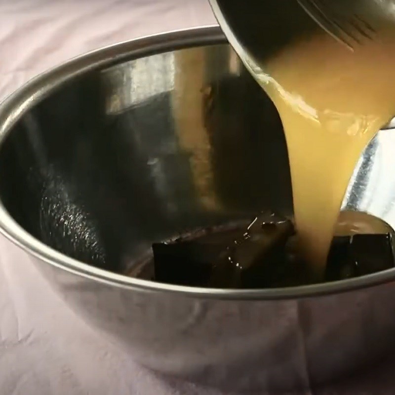 Bước 1 Đun chảy socola và bơ lạt Bánh Brownie socola bạc hà