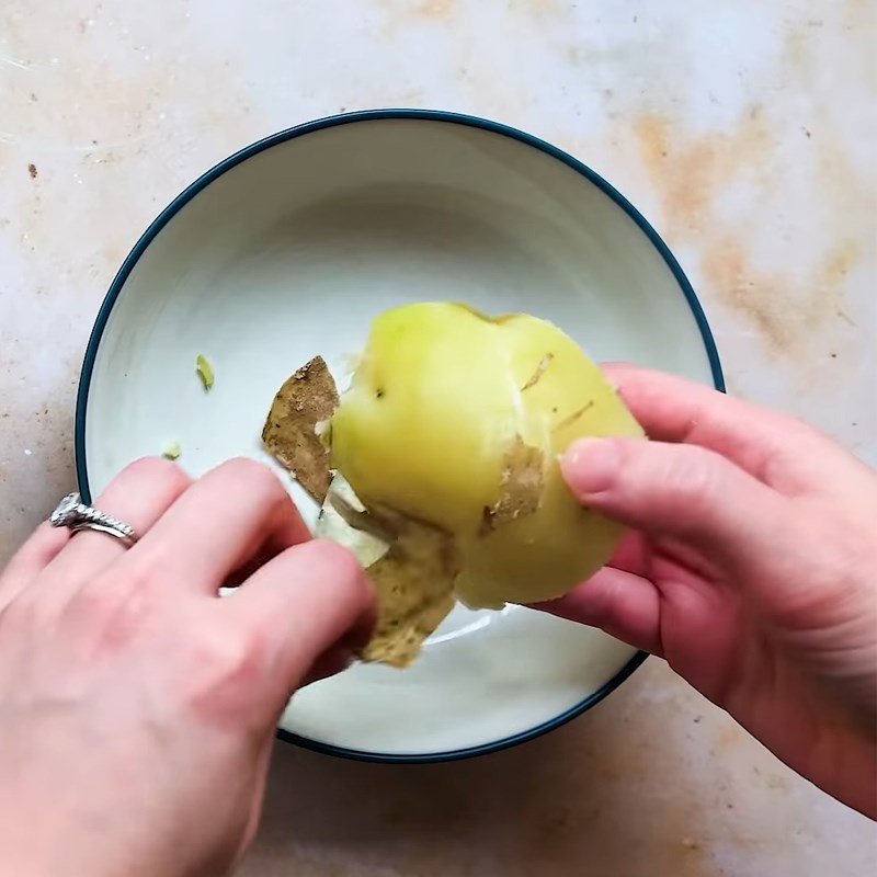 Bước 3 Hấp và nghiền khoai tây Gnocchi khoai tây nhân nấm