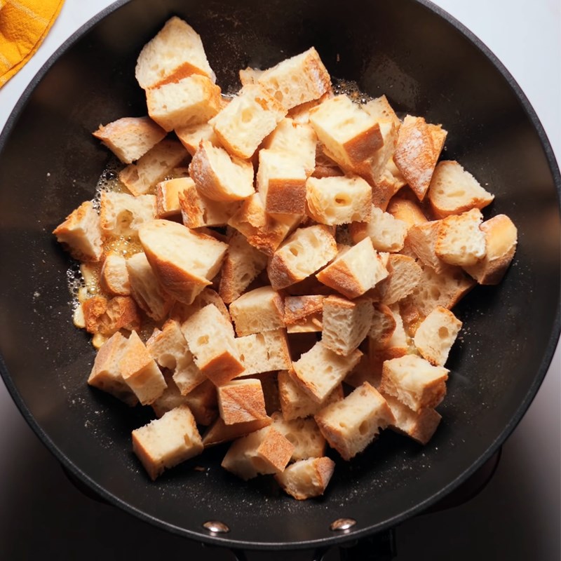 Bước 1 Làm bánh mì bơ tỏi Súp tỏi kiểu Tây Ban Nha