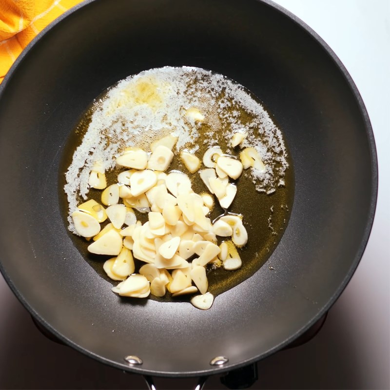 Bước 1 Làm bánh mì bơ tỏi Súp tỏi kiểu Tây Ban Nha