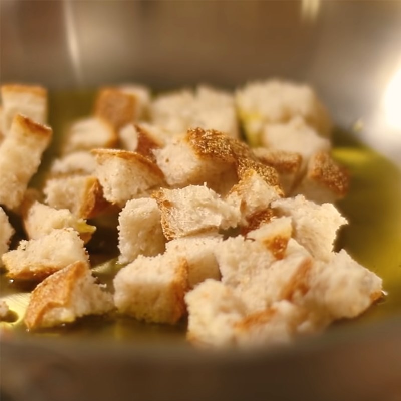 Bước 5 Làm bánh mì chiên ăn kèm Súp tỏi kiểu Ý