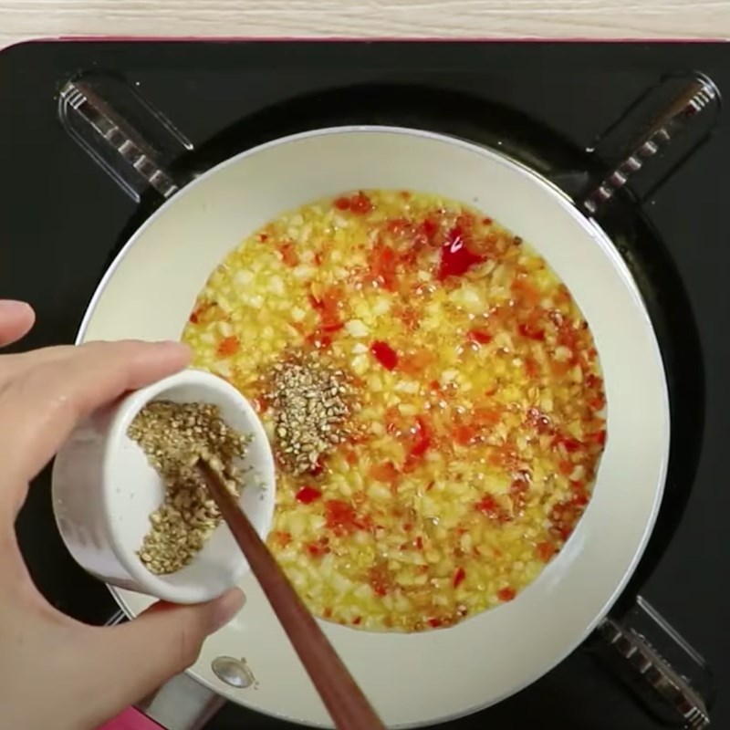 Bước 2 Làm dầu tỏi ớt Sò điệp hấp miến