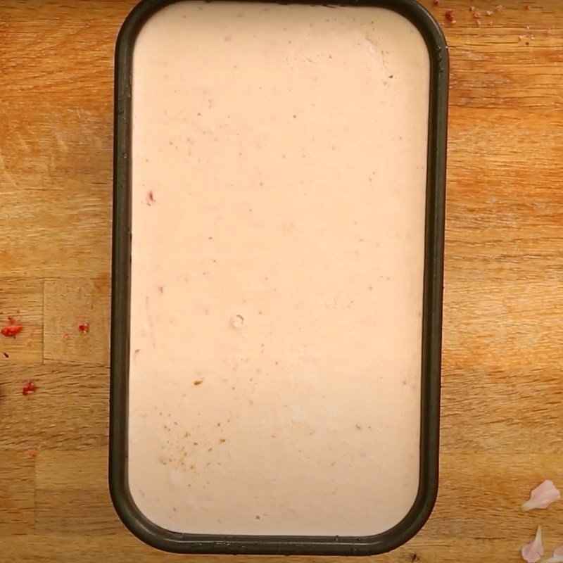 Bước 3 Làm kem Kem dâu tây sữa béo