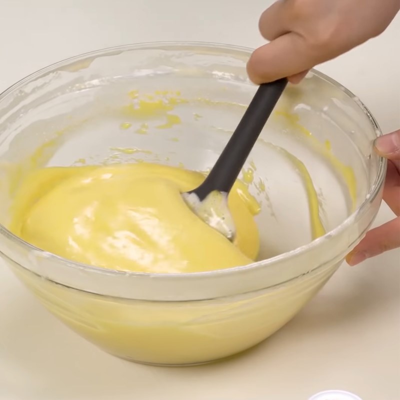 Bước 5 Làm lớp bánh màu vàng Bánh mút rửa chén