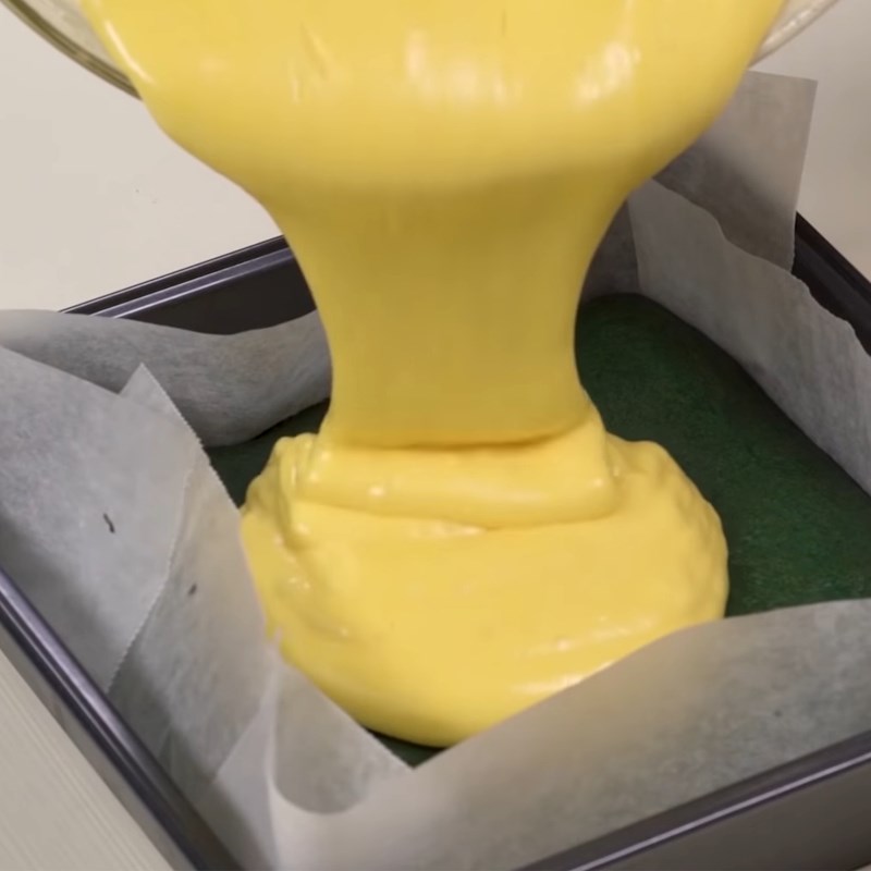 Bước 5 Làm lớp bánh màu vàng Bánh mút rửa chén