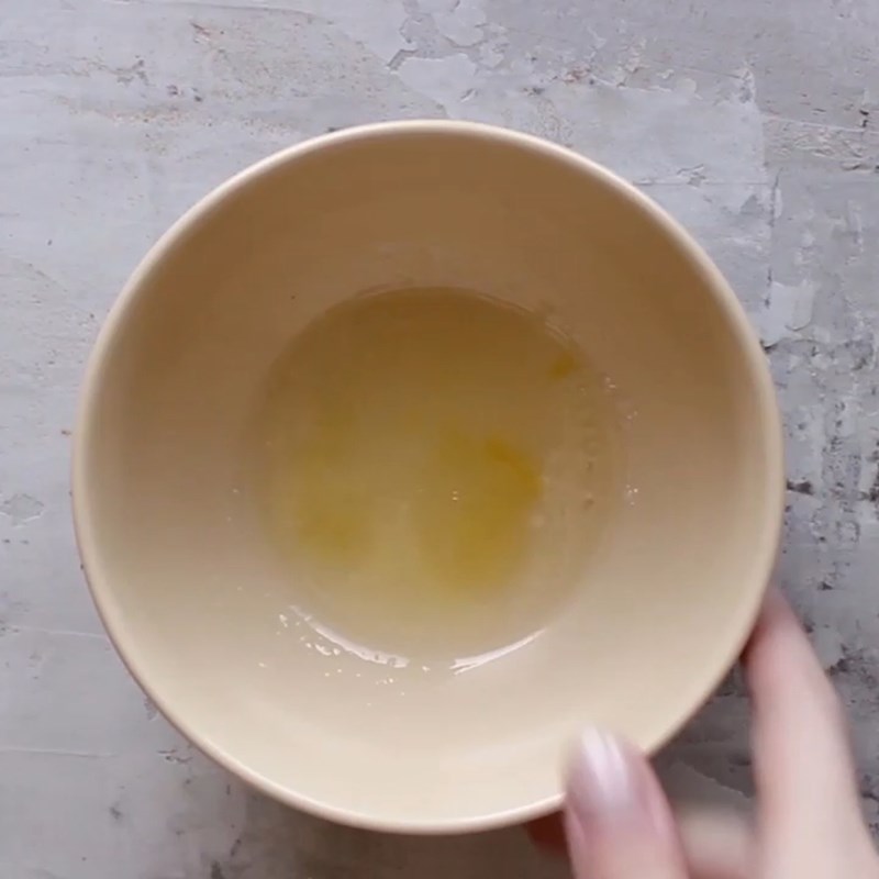 Bước 2 Làm sốt trộn Salad đào hạt dẻ cười