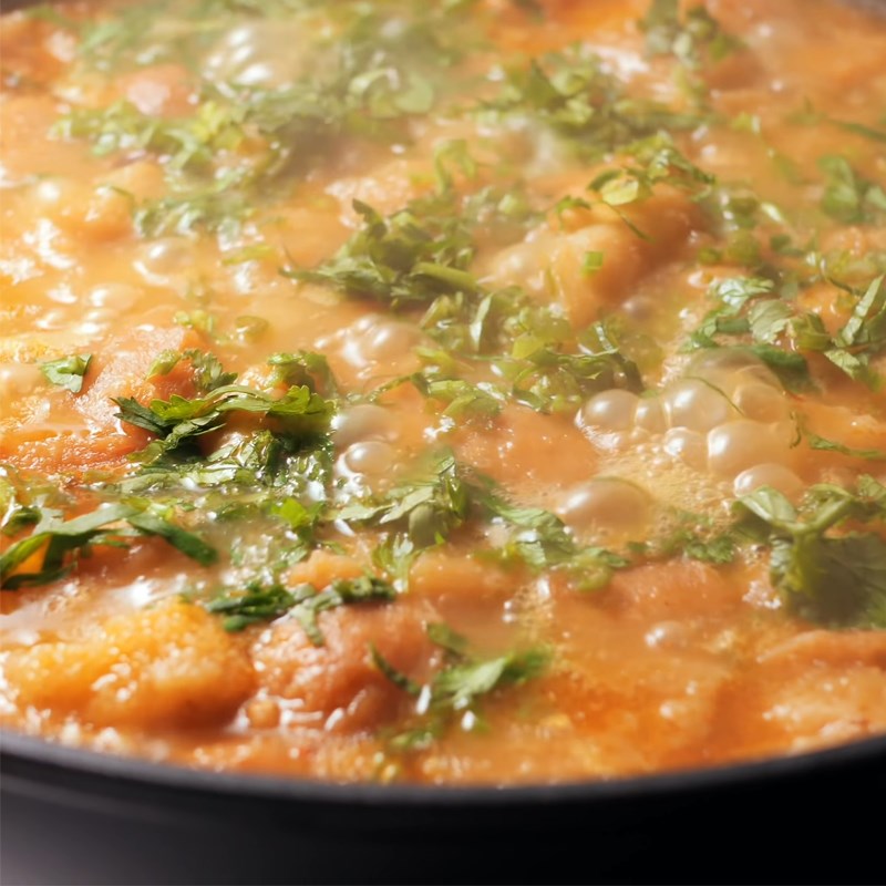 Bước 2 Nấu bánh mì Súp tỏi kiểu Tây Ban Nha