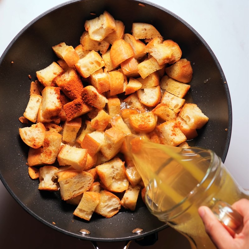 Bước 2 Nấu bánh mì Súp tỏi kiểu Tây Ban Nha